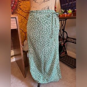✨ Zaful Light Green with White Flowers Wrap Midi Skirt ✨